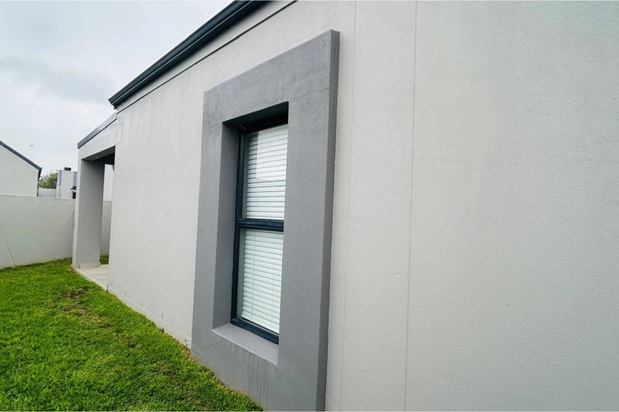 2 Bedroom Property for Sale in Aan de Wijnlanden Western Cape